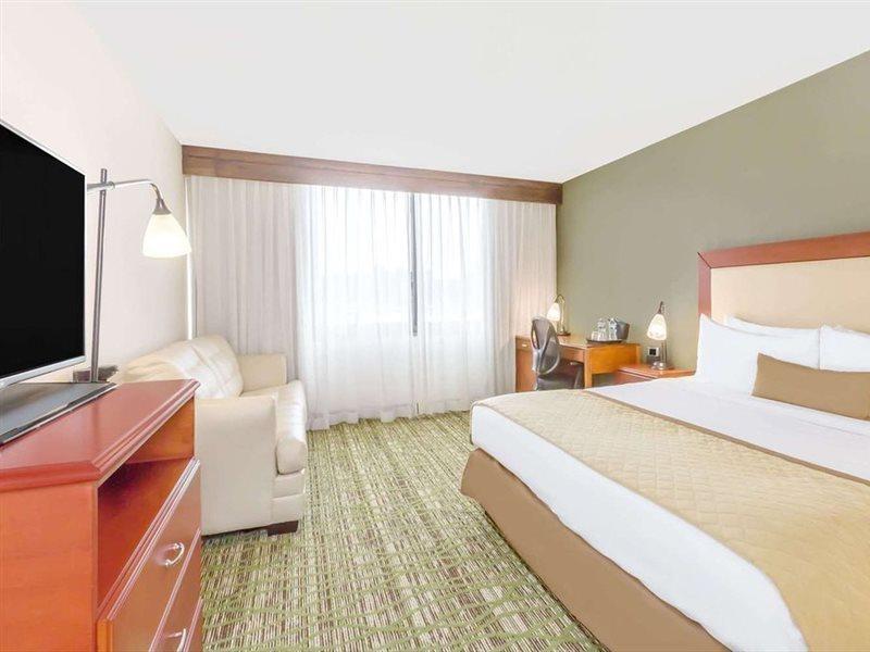 Clarion Hotel&Suites Mount Laurel Exterior foto